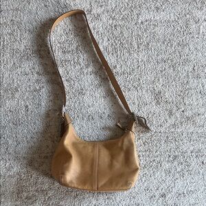 Elegant Tan Leather Shoulder Bag